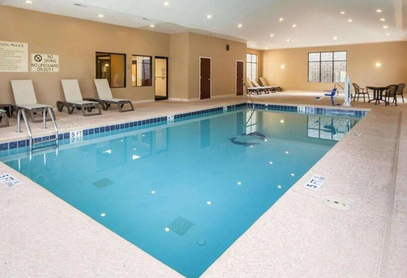 فندق Comfort Suites