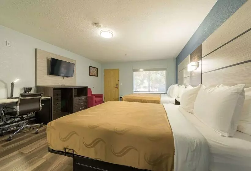 בית מלון כפרי Quality Inn & Suites Manitou Springs At Pikes Peak