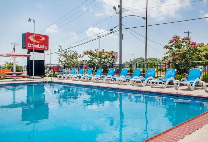 בית מלון כפרי Econo Lodge