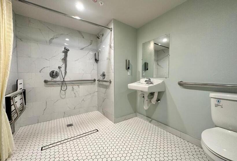 ホテル Express Inn & Suites Ontario Airport