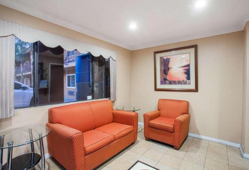 ホテル Express Inn & Suites Ontario Airport