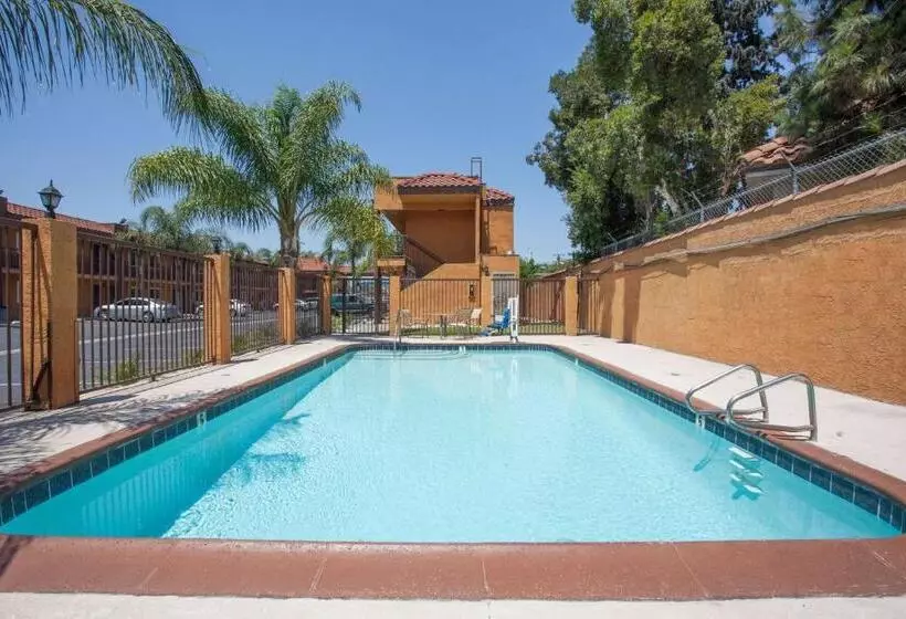 Szálloda Express Inn & Suites Ontario Airport