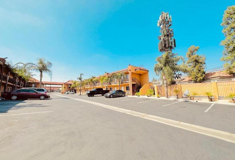 ホテル Express Inn & Suites Ontario Airport