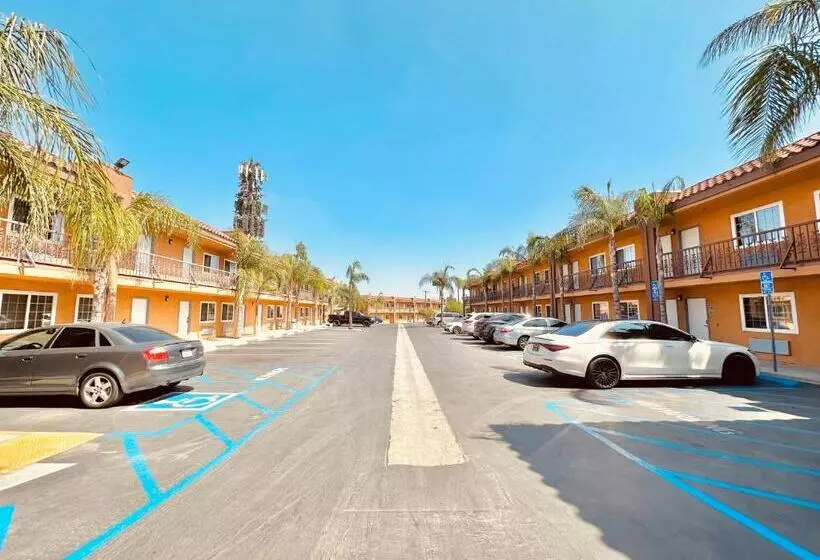 Szálloda Express Inn & Suites Ontario Airport