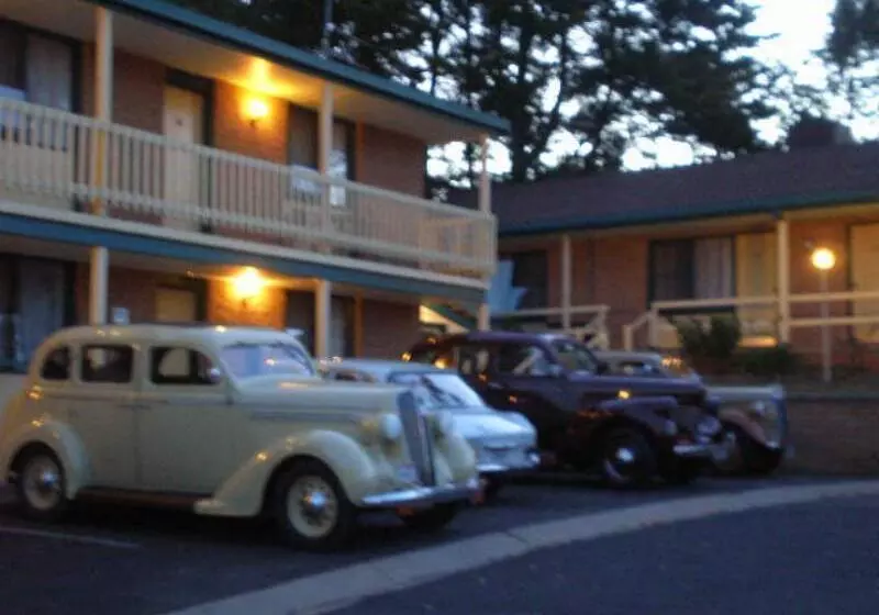 ホテル Hideaway Motor Inn