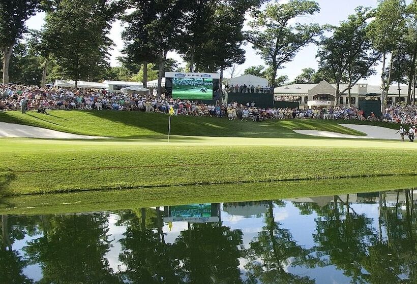 Отель Holiday Inn Express Moline   Quad Cities Area, An Ihg