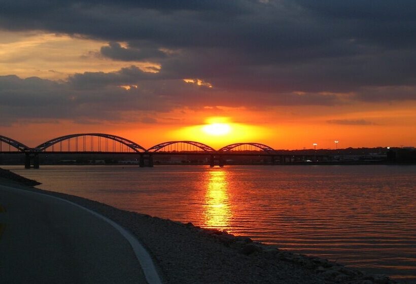 Отель Holiday Inn Express Moline   Quad Cities Area, An Ihg