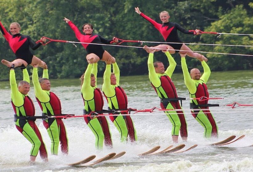 Отель Holiday Inn Express Moline   Quad Cities Area, An Ihg