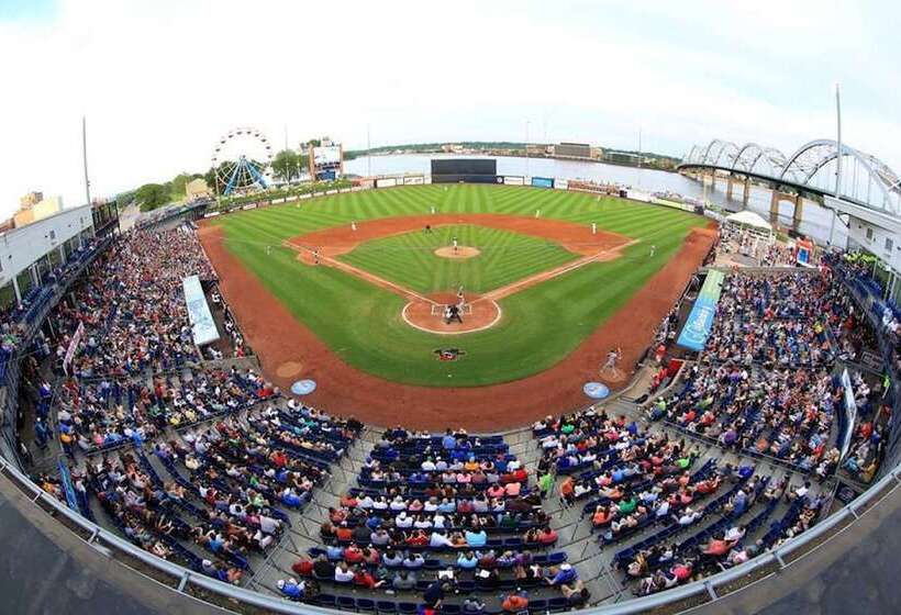 Отель Holiday Inn Express Moline   Quad Cities Area, An Ihg