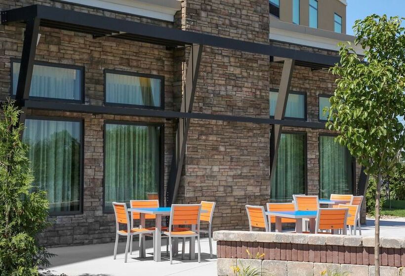 Отель Holiday Inn Express Moline   Quad Cities Area, An Ihg