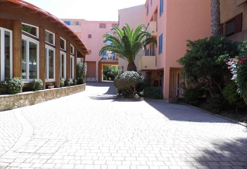 Le Nereidi Hotel & Residence Con Piscina Tennis Fitness Parcheggio Coperto Sala Conferenze