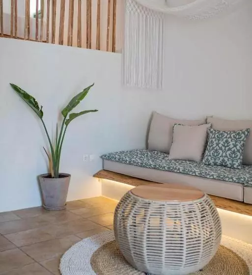 هتل Levantes Ios Boutique