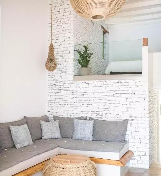 هتل Levantes Ios Boutique