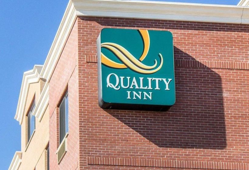 בית מלון כפרי Paramount Inn