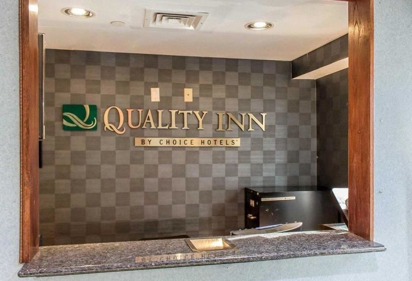 בית מלון כפרי Paramount Inn