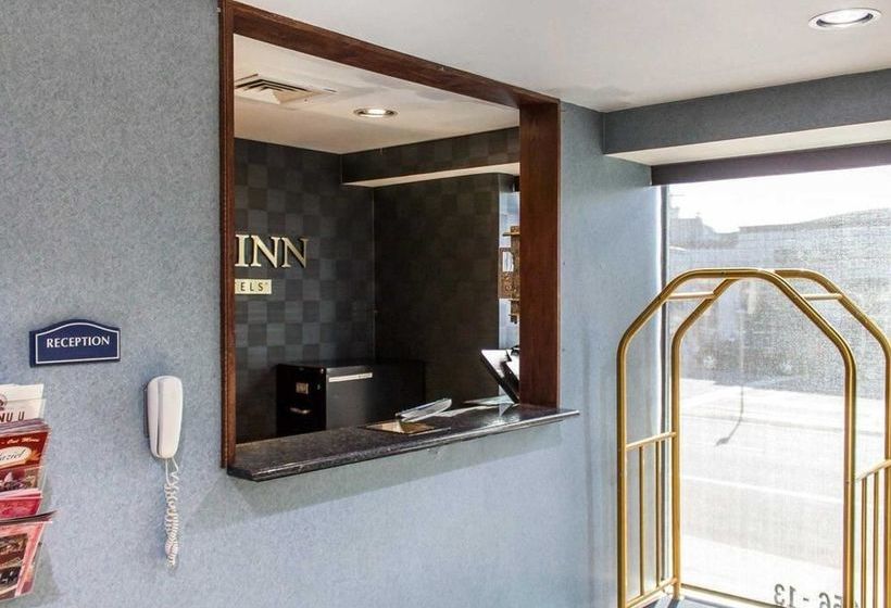 בית מלון כפרי Paramount Inn