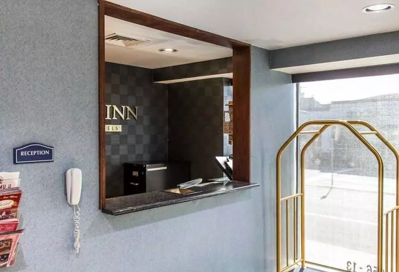 ホテル Paramount Inn