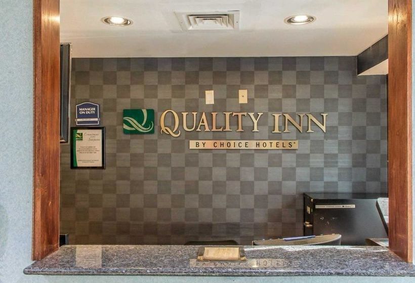 בית מלון כפרי Paramount Inn