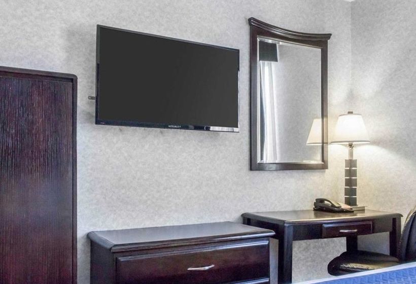 בית מלון כפרי Paramount Inn