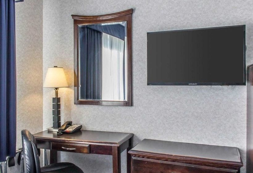 בית מלון כפרי Paramount Inn