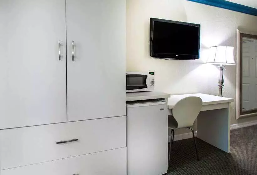 ホテル Quality Inn Maingate West