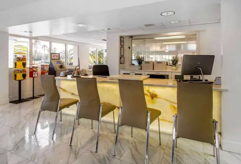 ホテル Quality Inn Maingate West