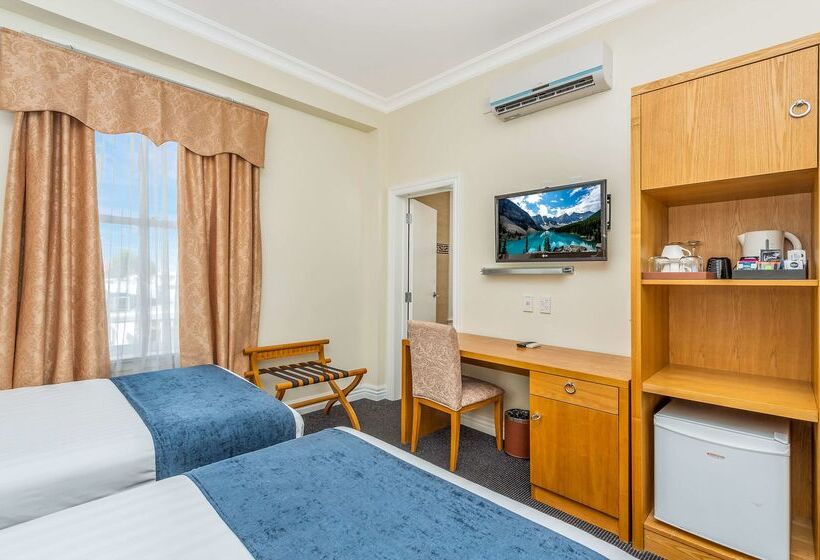 בית מלון כפרי Ramada By Wyndham Hamilton City Center