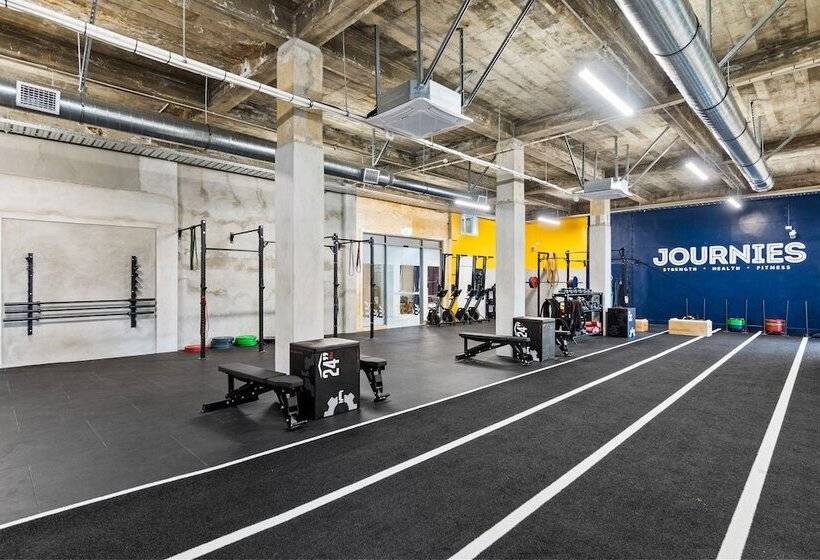 בית מלון כפרי Ramada By Wyndham Hamilton City Center