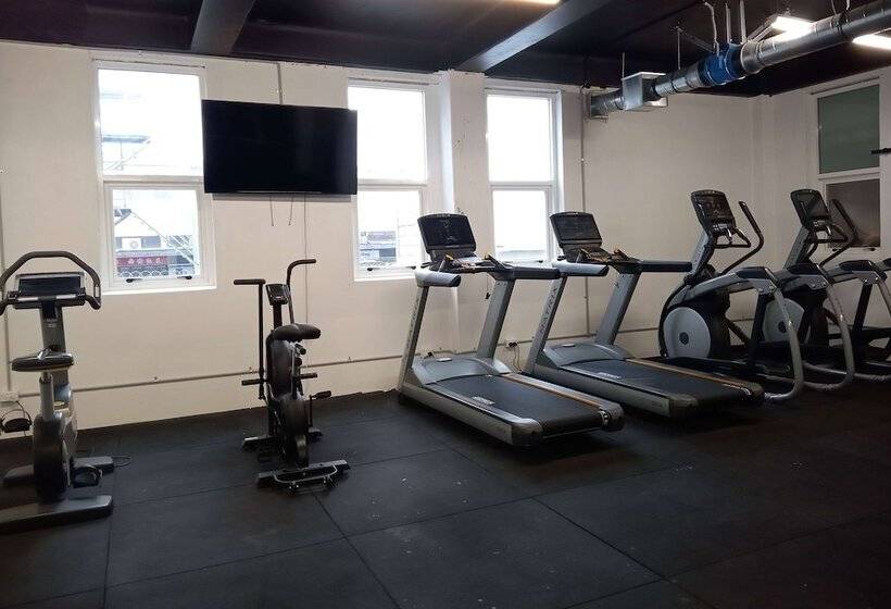 בית מלון כפרי Ramada By Wyndham Hamilton City Center