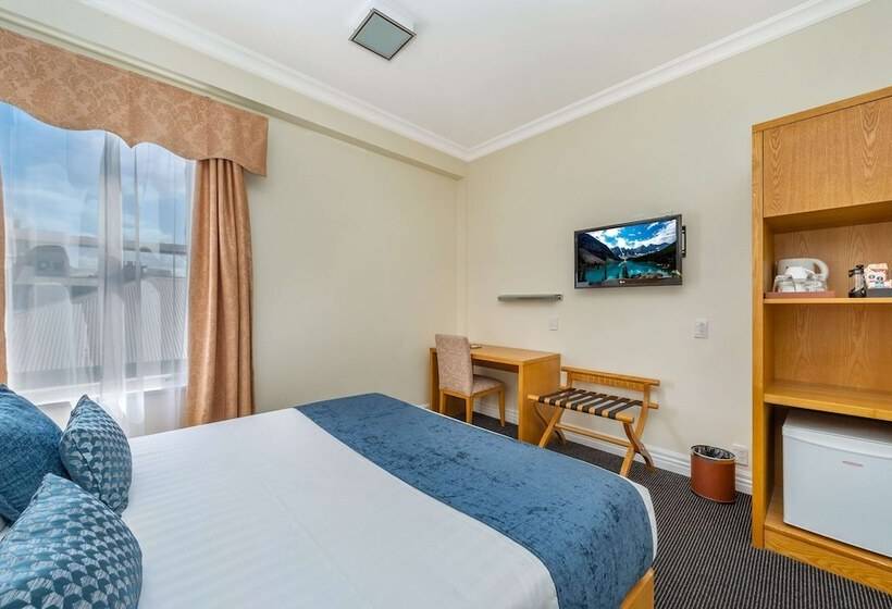 בית מלון כפרי Ramada By Wyndham Hamilton City Center