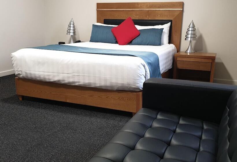 בית מלון כפרי Ramada By Wyndham Hamilton City Center