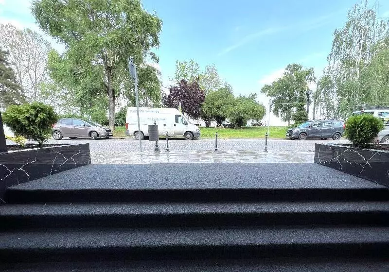 Side One Design Hotel Garni