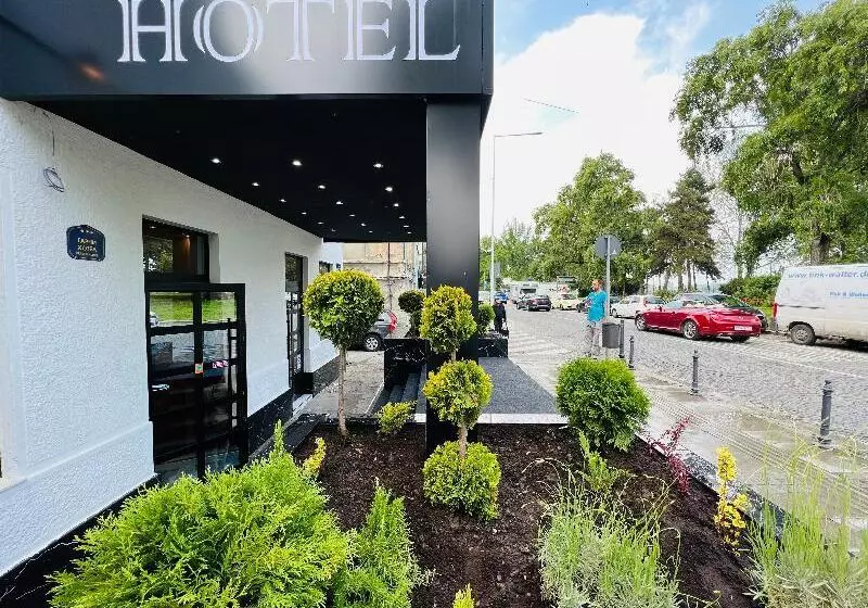 Side One Design Hotel Garni