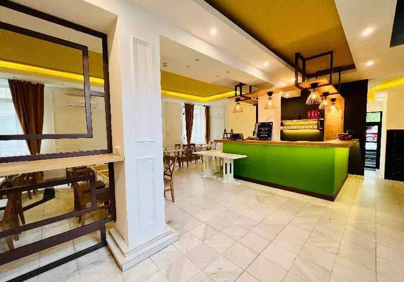 Side One Design Hotel Garni