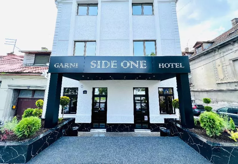 Side One Design Hotel Garni