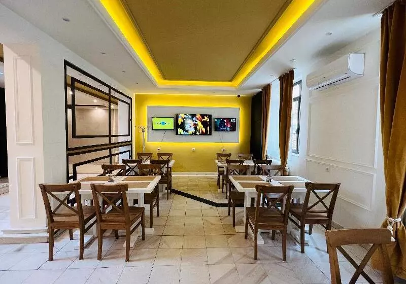 Side One Design Hotel Garni