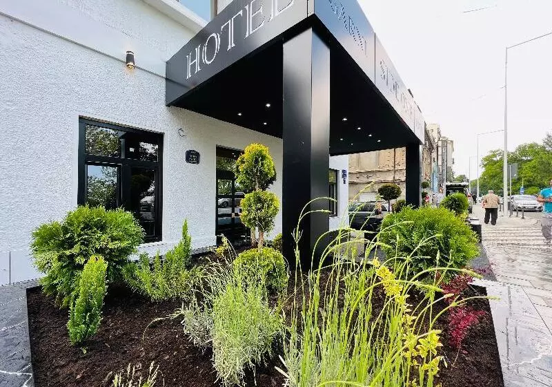 Side One Design Hotel Garni