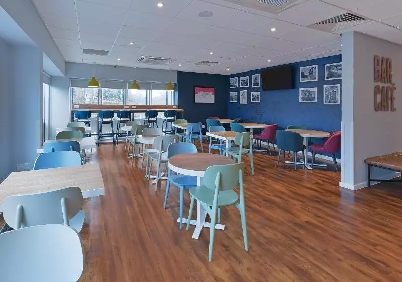 ホテル Travelodge Newcastle Under Lyme Central