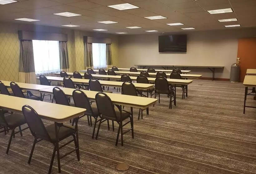 בית מלון כפרי Wingate By Wyndham Coon Rapids