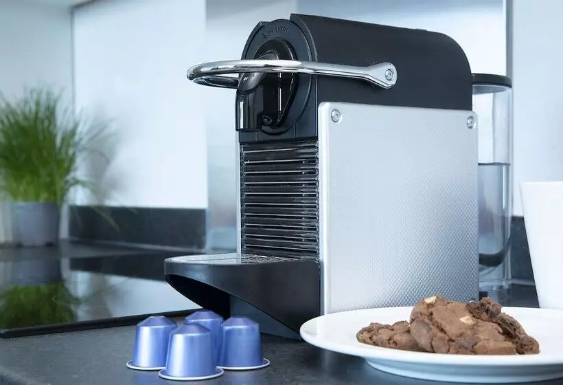 Hq Aparthotel Farnborough