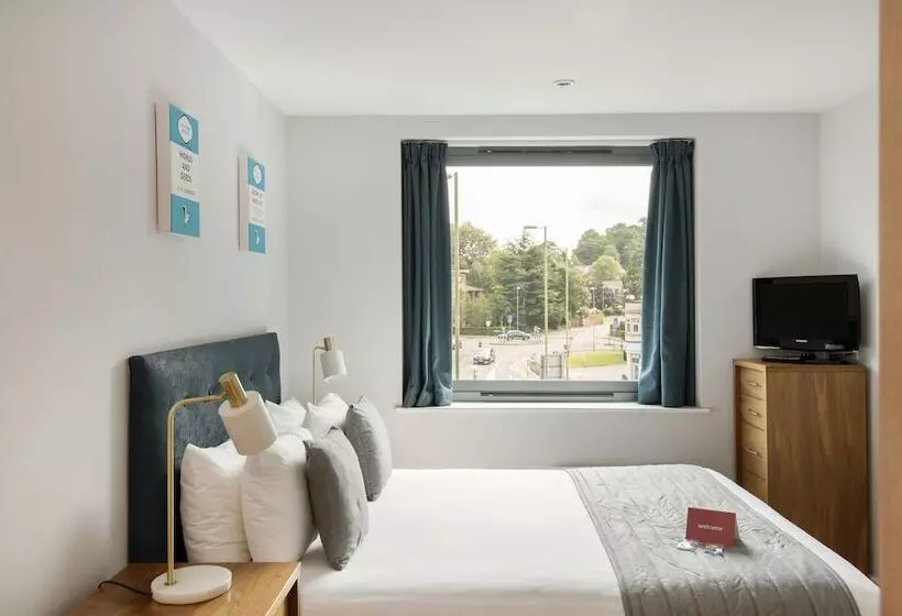 Hq Aparthotel Farnborough