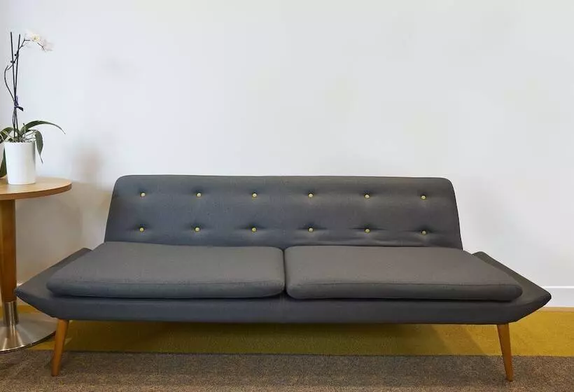 Hq Aparthotel Farnborough