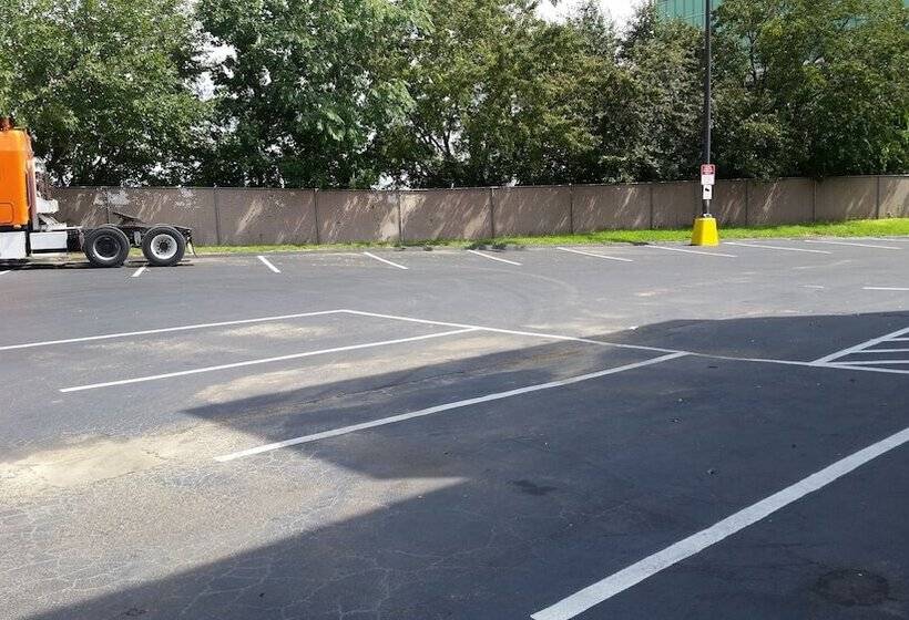 בית מלון כפרי Americas Best Value Inn St. Louis Downtown