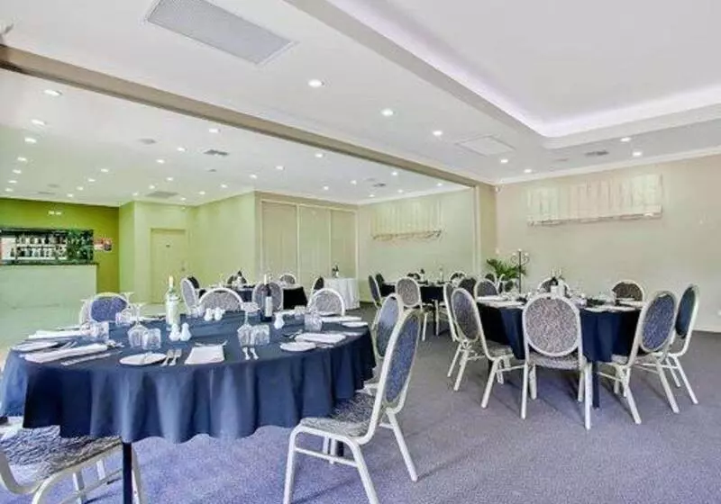 בית מלון כפרי Bushmans Motor Inn