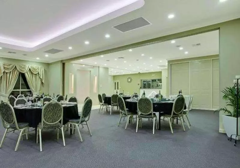 בית מלון כפרי Bushmans Motor Inn