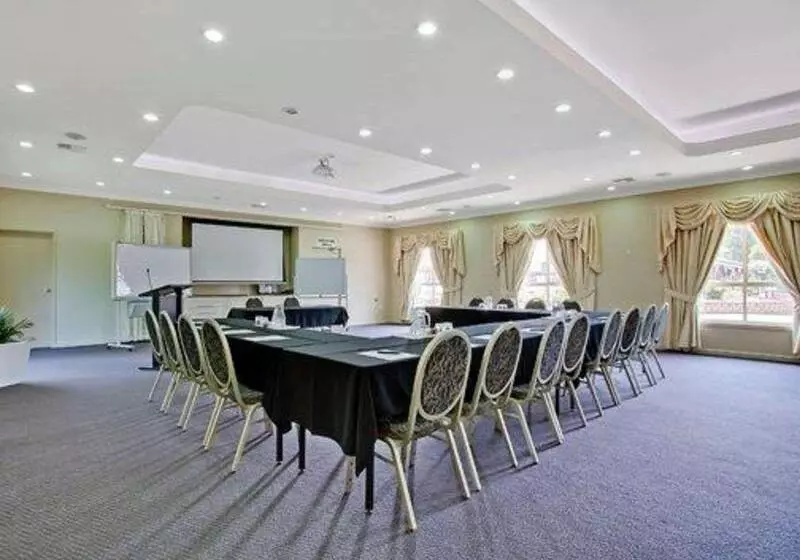 בית מלון כפרי Bushmans Motor Inn