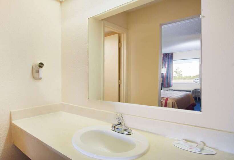 Отель Days Inn By Wyndham Greeneville