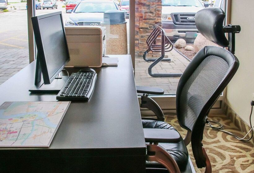 בית מלון כפרי Econo Lodge