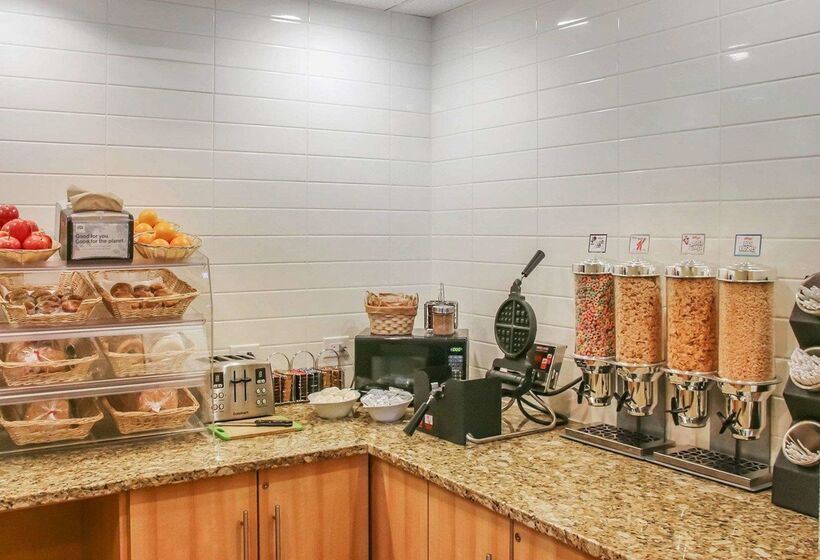 בית מלון כפרי Econo Lodge