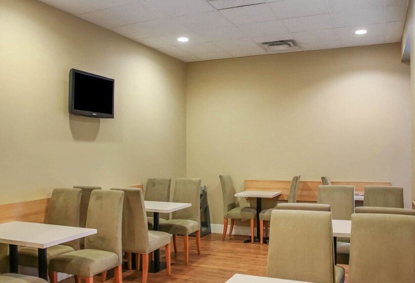 בית מלון כפרי Econo Lodge